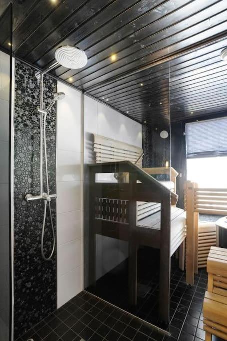 Majestic Penthouse With Sauna & High-Speed Wi-Fi And Parking Rovaniemi Esterno foto
